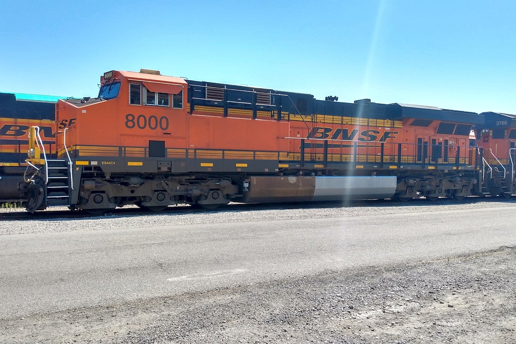 BNSF 8000